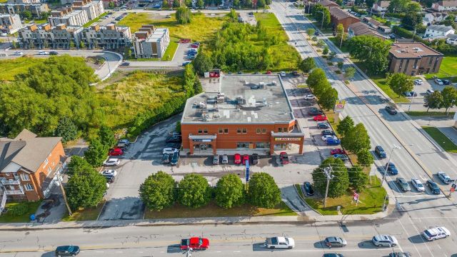 860 Boul. St-René O. 205