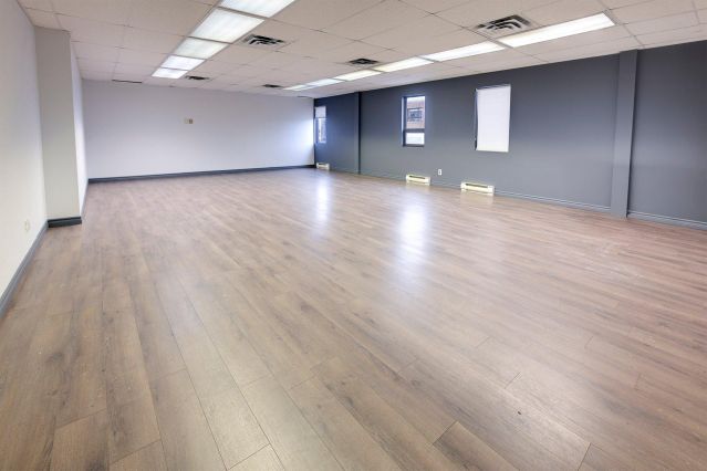 430 Boul. de l'Hôpital 204